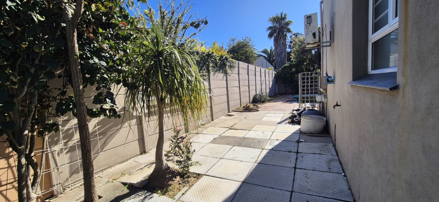 3 Bedroom Property for Sale in Waves Edge Western Cape